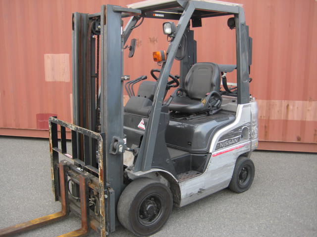 японский вилочный погрузчик Nissan NP1F1A15D