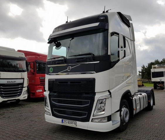 Тягач VOLVO FH500