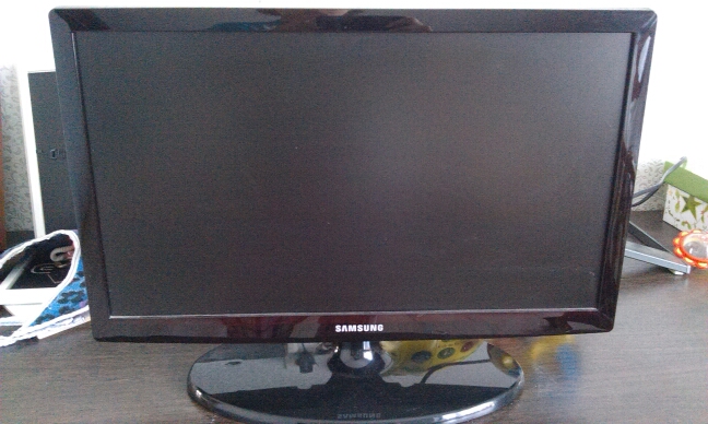 Продам Led телевизор samsung ue19es4000w