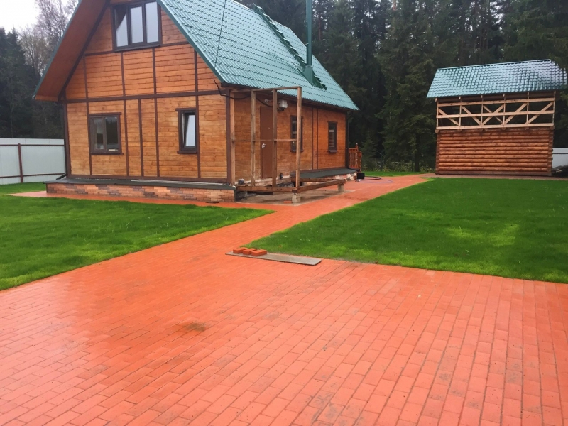 Укладка тротуарной плитки, благоустройство участка, облицовка дома