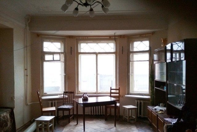 Сдам просторную комнату для работающих жильцов.