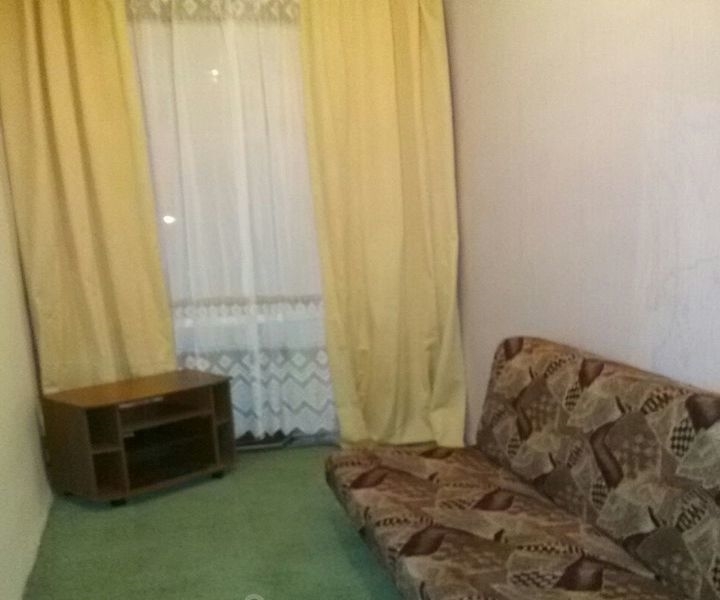 Сдам комнату девушке или женщине Комната с удобствами, метро автово 5 мин.