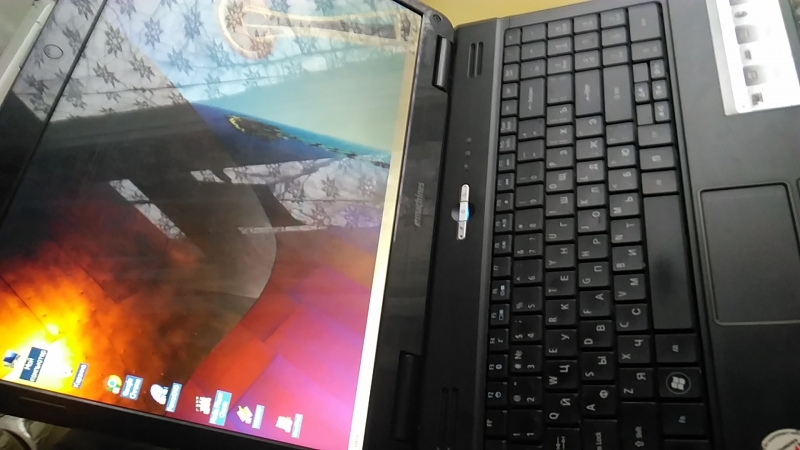 Ноутбук Acer E525, 2200 Mhz, 0,5 Gb, 320 hdd, 15,6, dvd, usb, lan, cr, wi-fi,