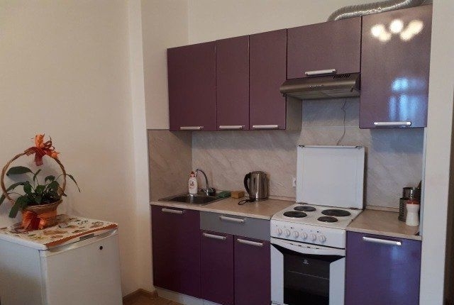 Сдается квартира на длительный срок, ку, залог за месяц.