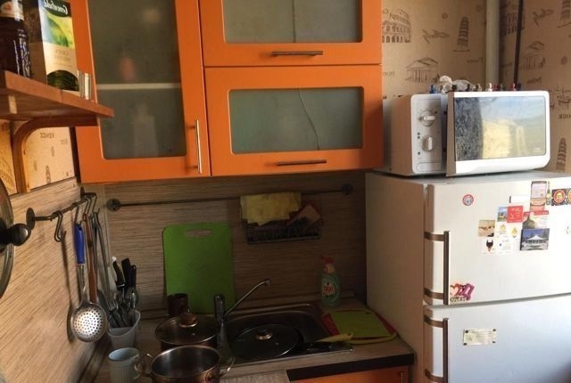 Сдатся комната в 3- комнатной квартире в кирпичном доме.