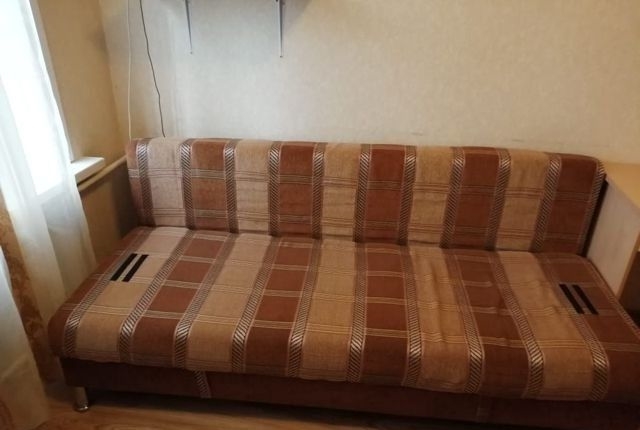 От метро до дома можно дойти пешком.