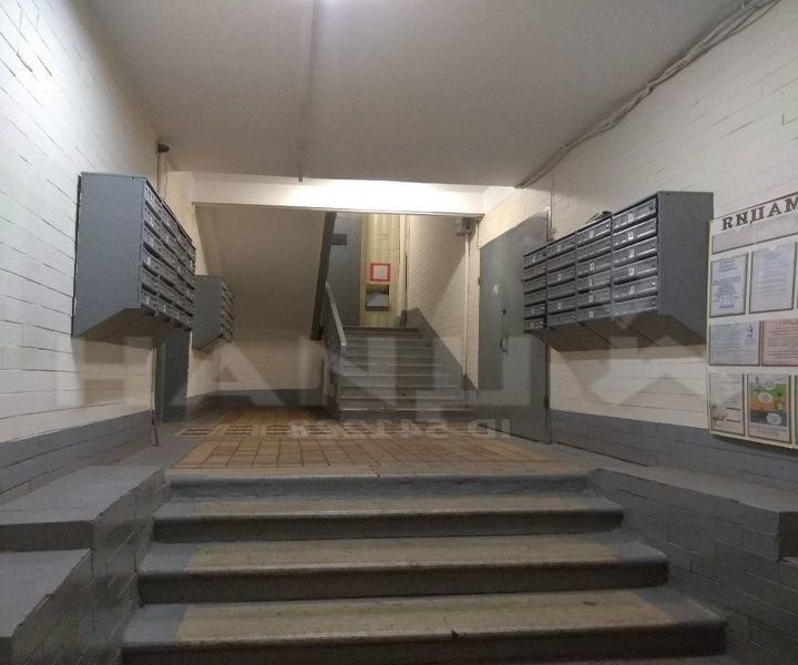 Продается 2-комнатная квартира в хорошем благоустроенном районе.