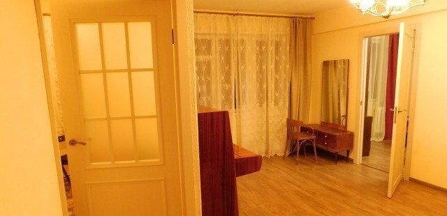 Сдатся в аренду на длительный срок двухкомнатная квартира.