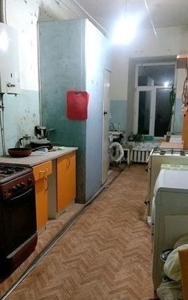 Сдатся комната в 4 x комнатной тихой коммуналке, соседи - две пары, одна комн
