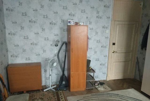 Сдается комната в аренду на длительный срок.