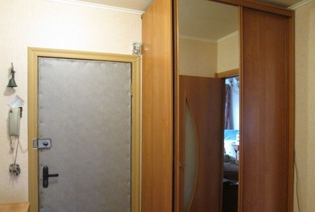 Продается 2-комнатная квартира в хорошем районе.