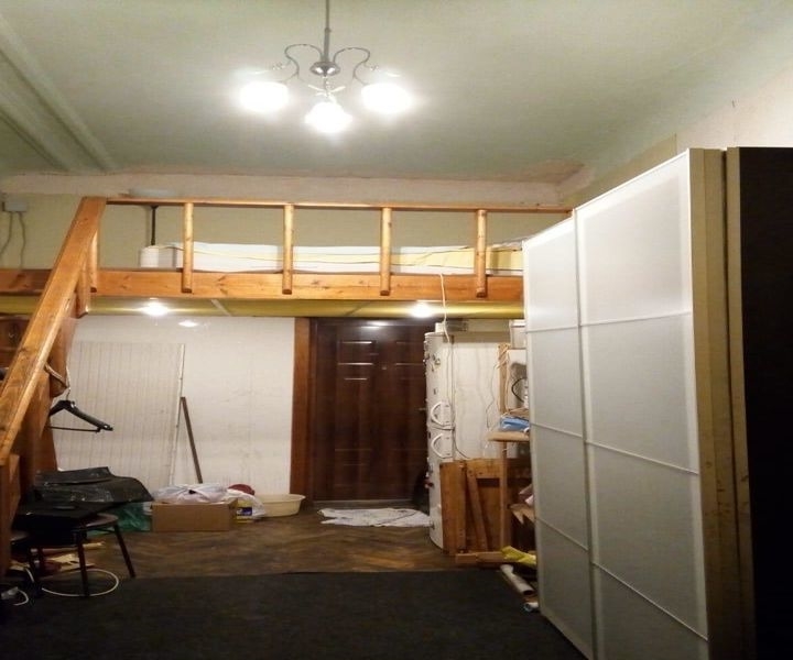 Сдатся комната в малонаселенной квартире с большой кухней на длительный срок.
