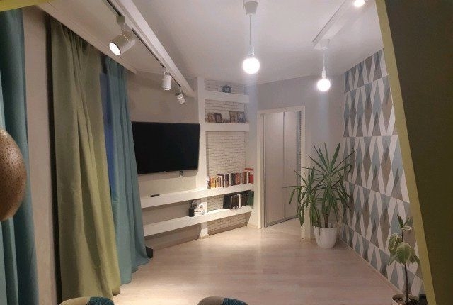 Продам 2-комнатную квартиру по отличной цене.