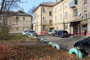 Продается солнечная, очень светлая 3-х комнатная квартира в тихом районе центра