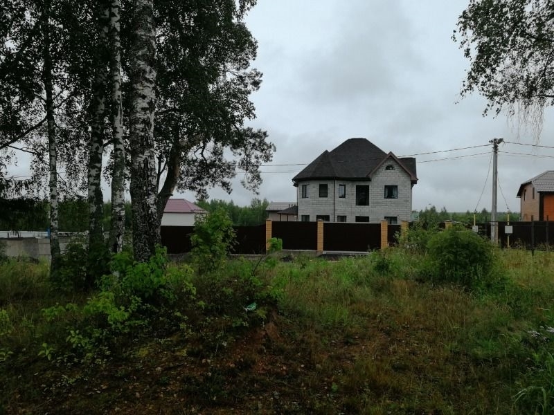 Продается шикарный участок 25 соток в большой, жилой, перспективной деревне.