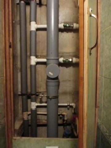 Продается трехкомнатная квартира, теплая в тихом зеленом районе старой Москвы.