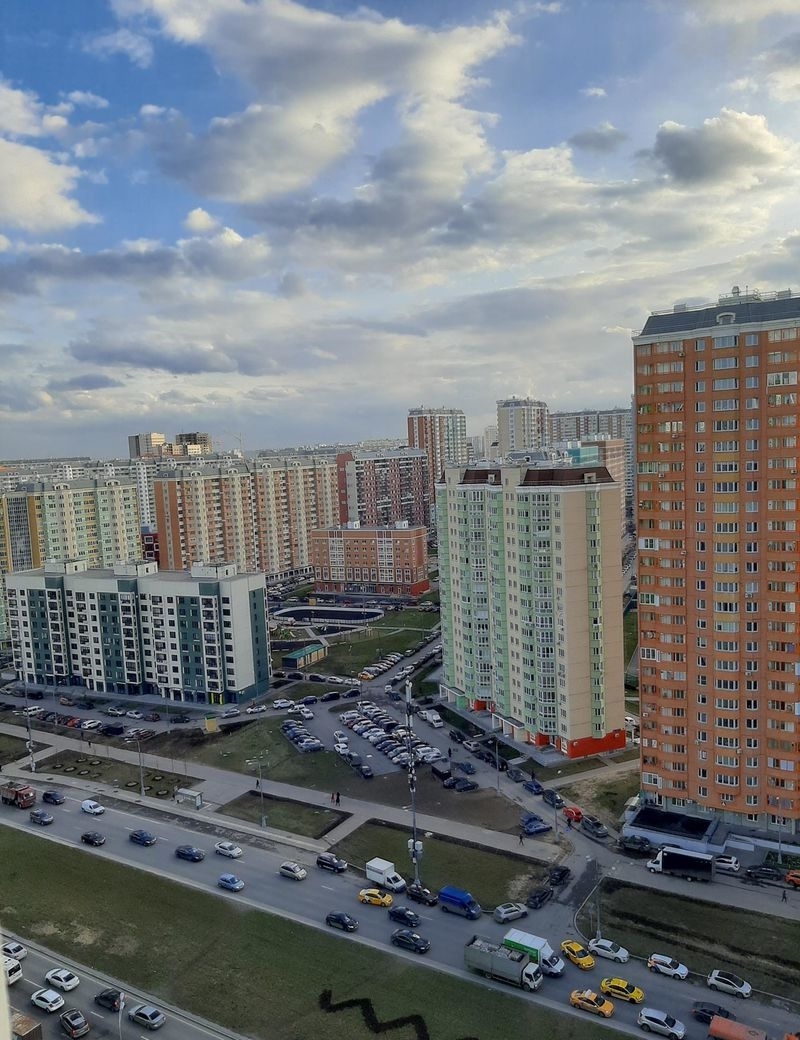 Сдается 3-комнатная квартира в хорошем районе.