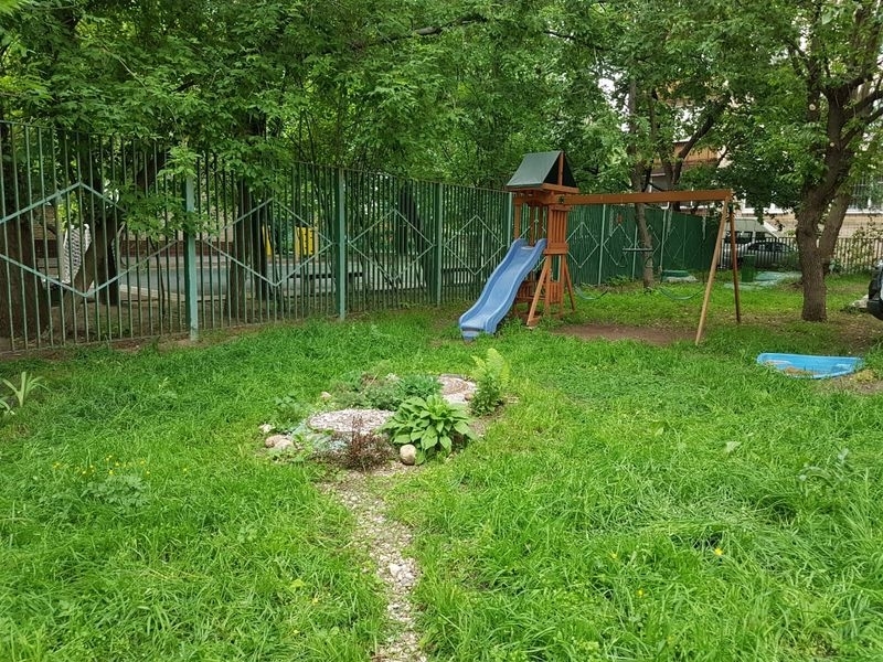 Продается трехкомнатная квартира в центре Москвы.