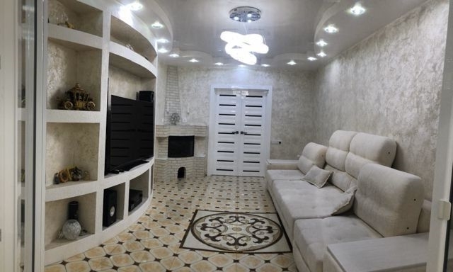 Сдается 3-комн. квартира, все комнаты изолированные.