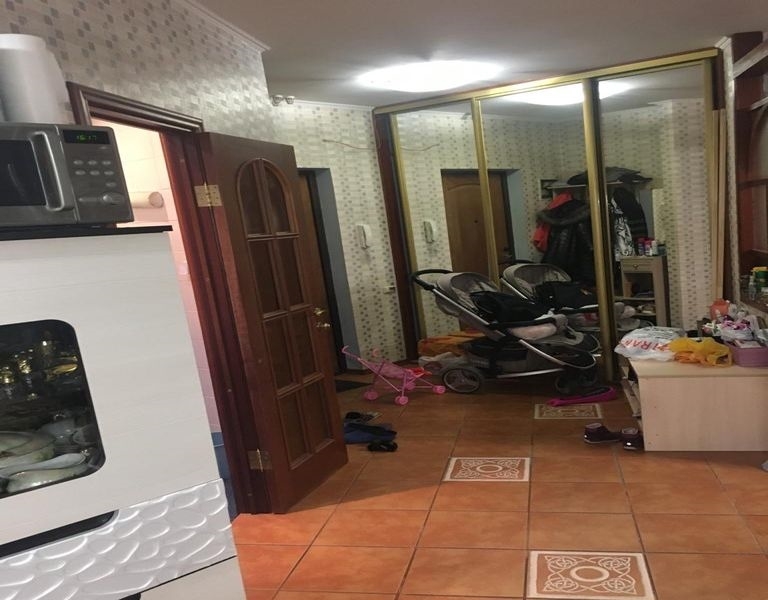 Продается однокомнатная квартира перепланирована в двухкомнатную ипотека возмож