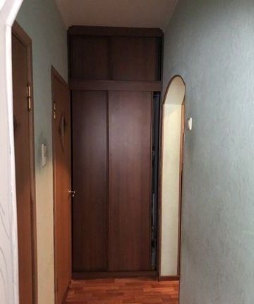 В хорошем доме сдается 2х комнатная отличная квартира с балконам и высоким потол