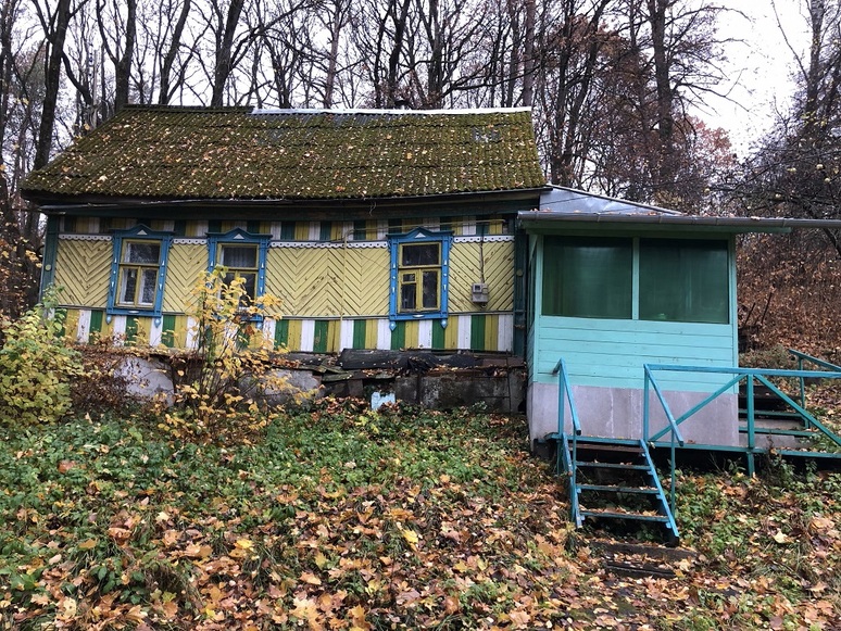 Продатся участок 20 соток п. Колосово с небольшим домом