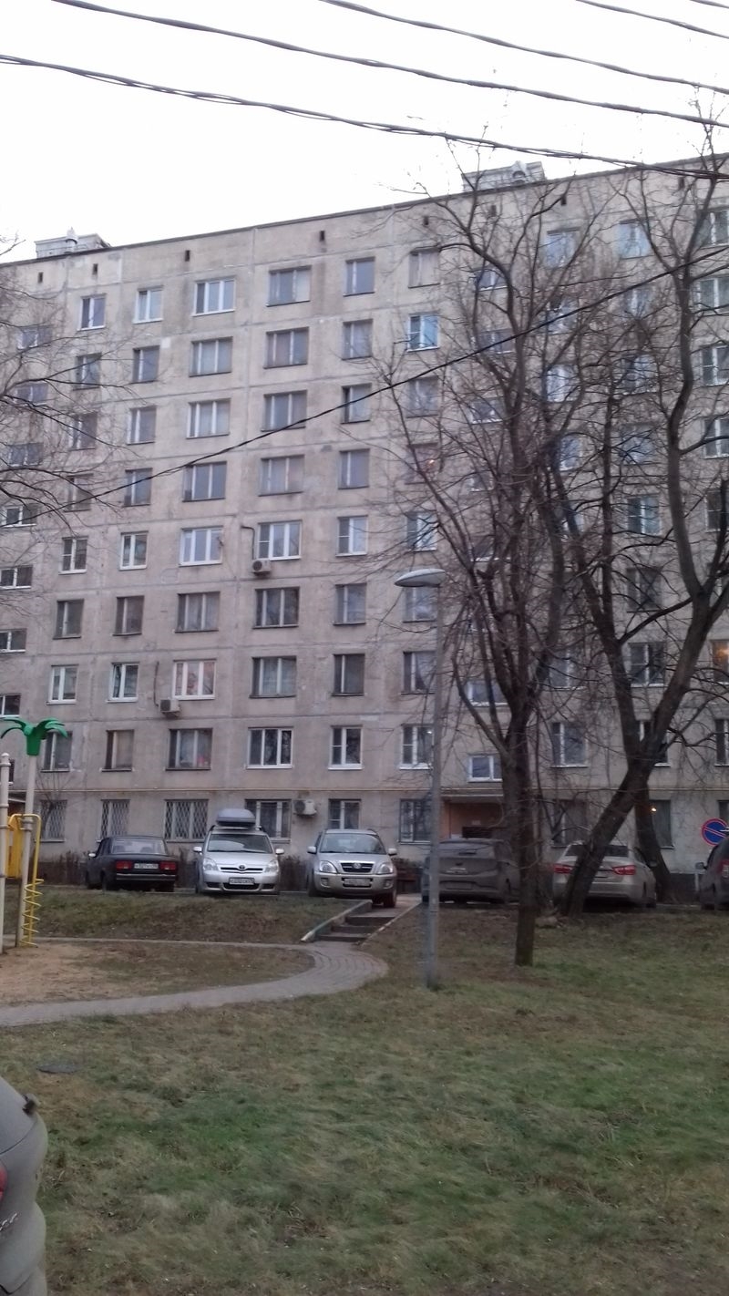 Продам Студию- квартиру , в 10 минутах ходьбы от метро Коломенское.