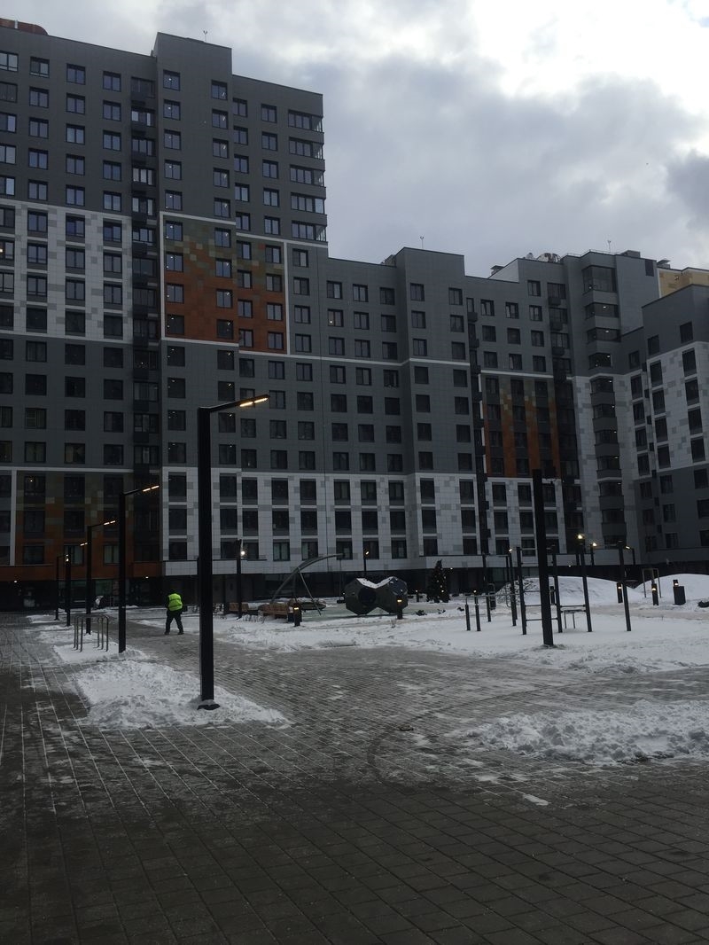 Продам Студию -квартиру , в 10 минутах ходьбы от метро Люблино.