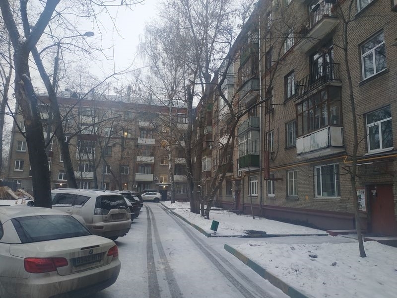 Продам Студию -квартиру , в 10 минутах ходьбы от метро Октябрьское поле.