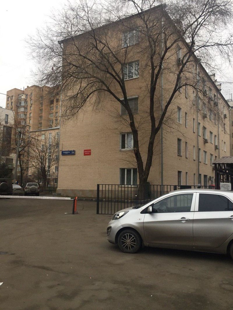 Продам Студию -квартиру , в 10 минутах ходьбы от метро Смоленская.