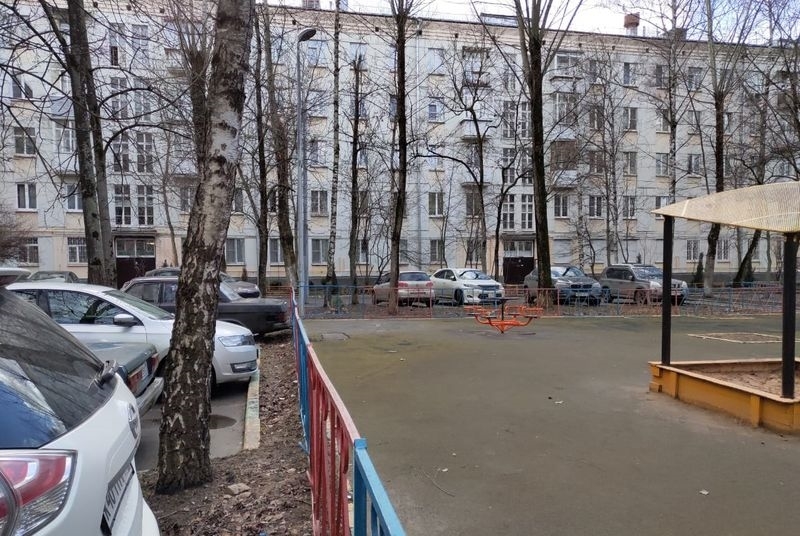 Продам Студию -квартиру , в 10 минутах ходьбы от метро Университет.