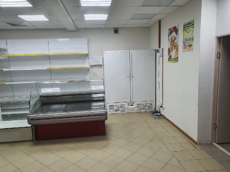 Помещение свободного назначения с участком 14 соток
