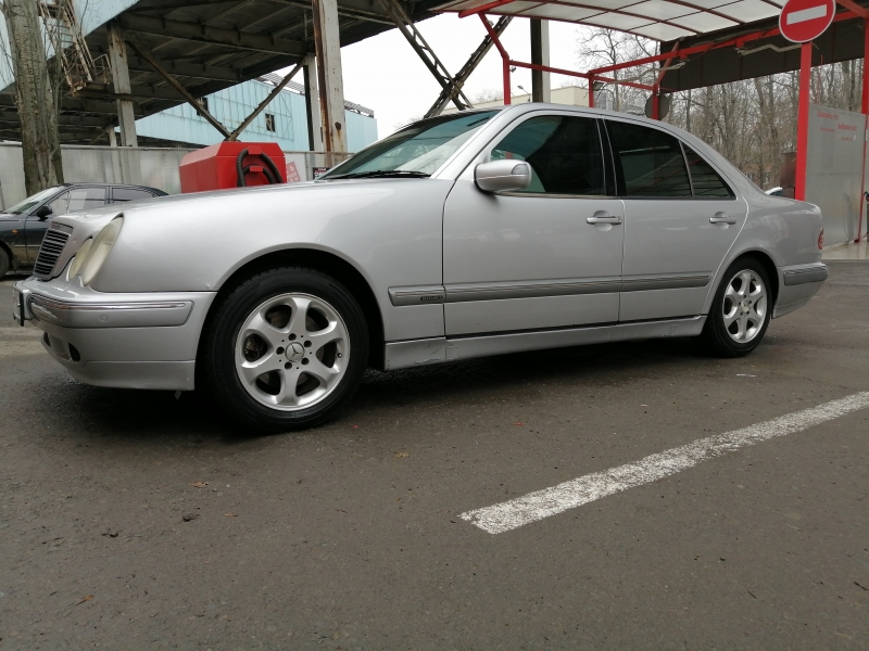 Продаю легковой автомобиль