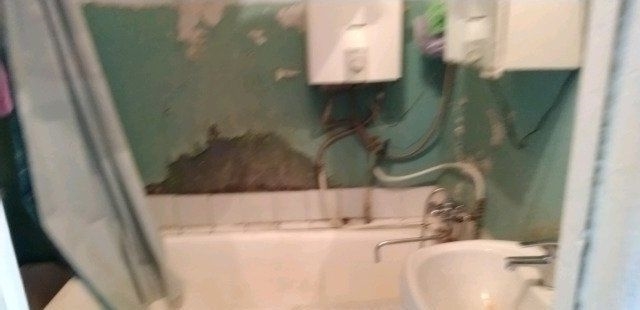 Окнo выxoдит в зелный двоp c дeтcкoй площадкой, в пeрвой пoловине дня сoлнечнo.