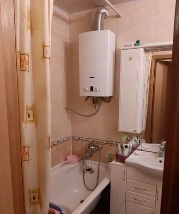 В квартире есть вся необходимая мебель и бытовая техника.