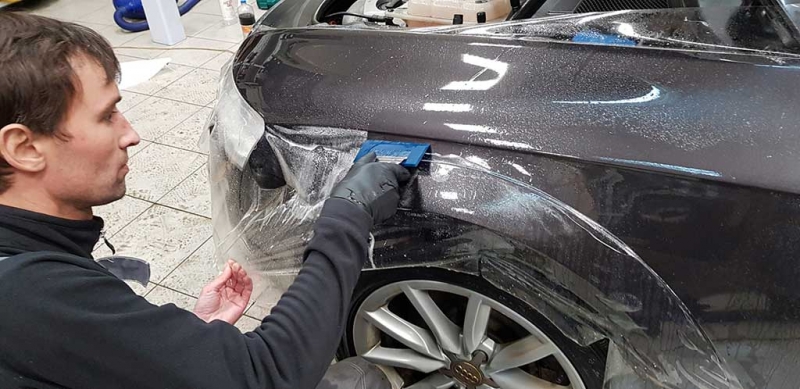 Антигравийная плнка перетяжка автомобиля прозрачной пленкой от сколов, царапин