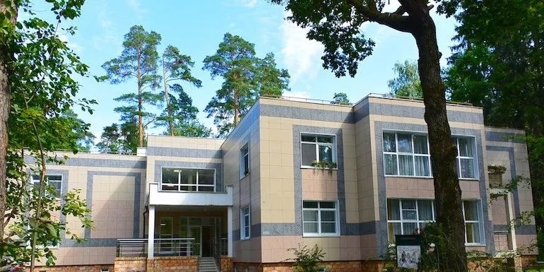 4-комнатная квартира для продажи по доступной цене.