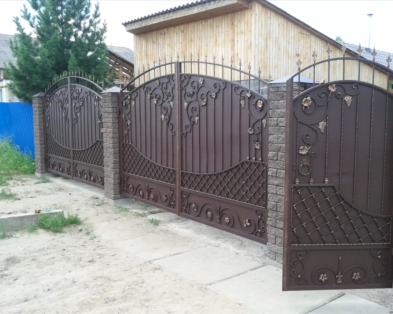 Изготовим для Вас кованые ворота, ворота распашные,откатные.