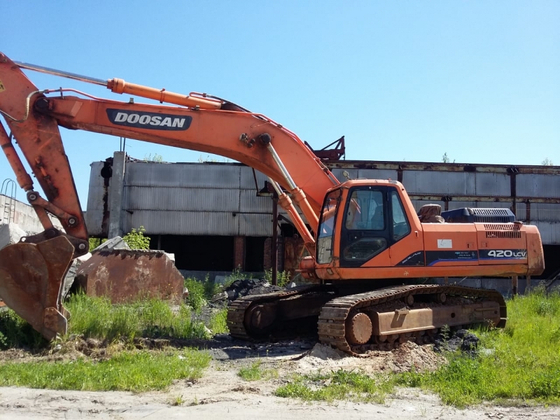 Услуги гусеничного экскаватора DOOSAN 420LCV объм ковша 2.2м3