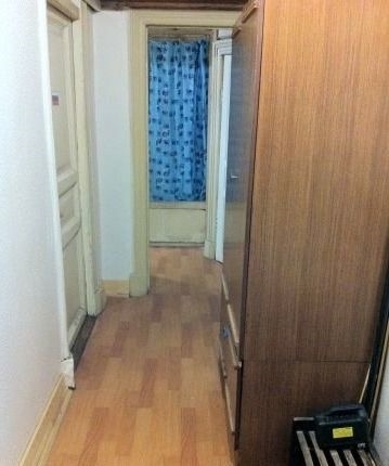Сдается комната семейной паре или женщине на длительный срок.