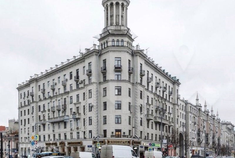 Продается 3-комнатная квартира в прекрасном благоустроенном районе.