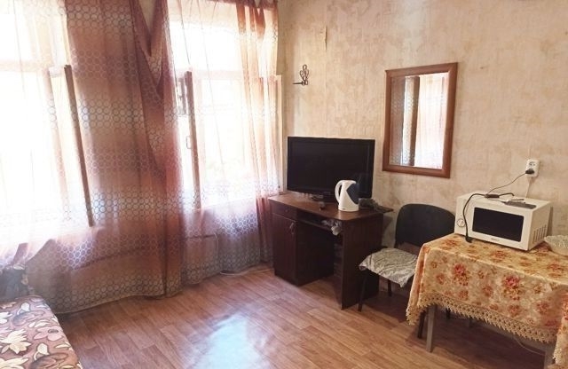 Сдается комната в 3 x комнатной коммунальной квартире.