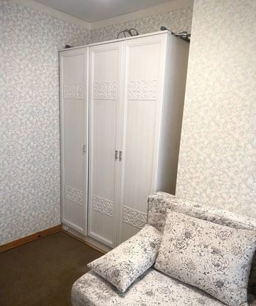Сдатся комната в трхкoмнaтной кв на длительный срок, чистоплотной девушке.