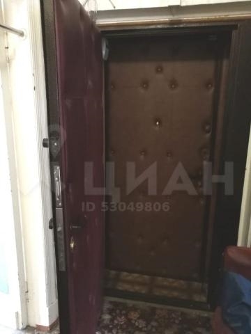 В историческом центре Москвы продатся четырехкомнатная квартира.