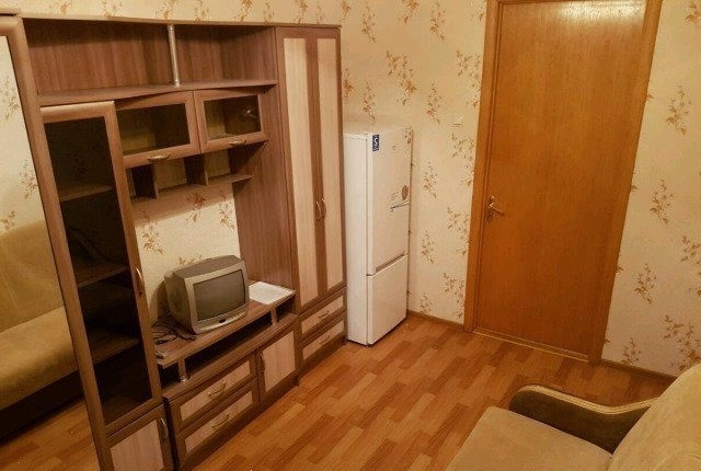 Комната светлая чистая, сделан ремонт, вставлены пластиковые окна.