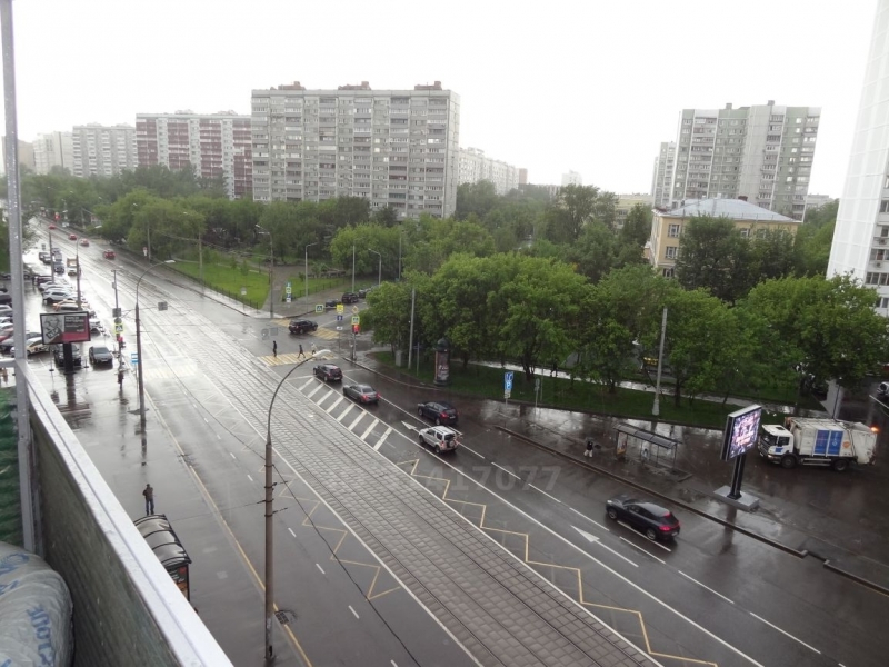 Продам просторную видовую квартиру в статусном сталинском доме минуте от метро.