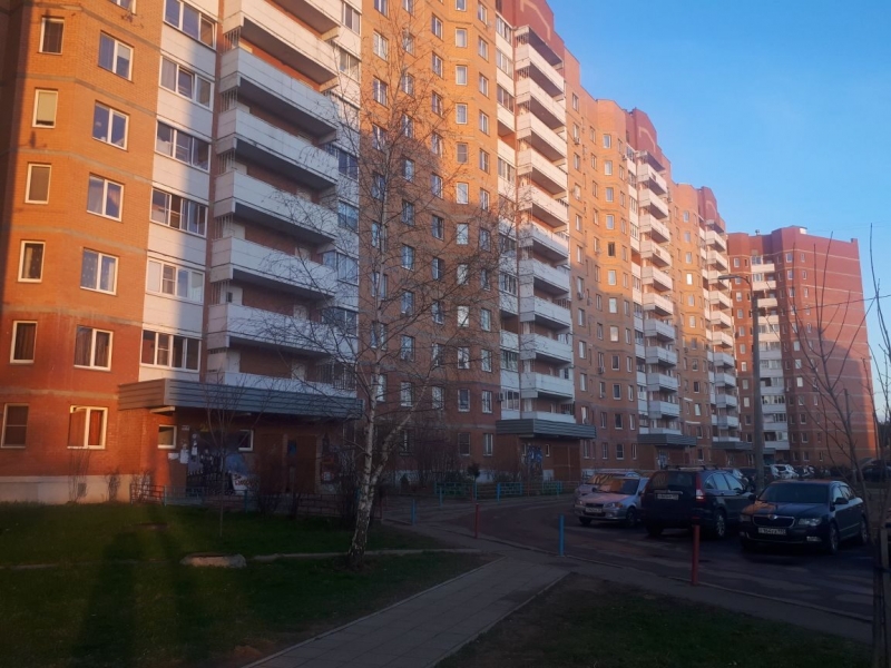 Продается 1ая квартира в мик ДЗФС д 42.На 2 этаже 12 ти этажного кирпичного дома