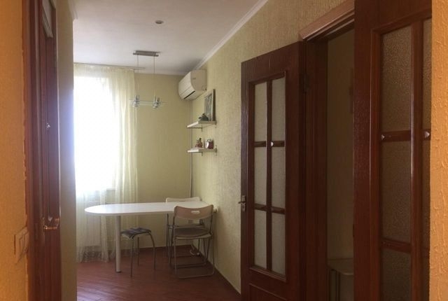 Сдается 1-к квартира в тихом районе.