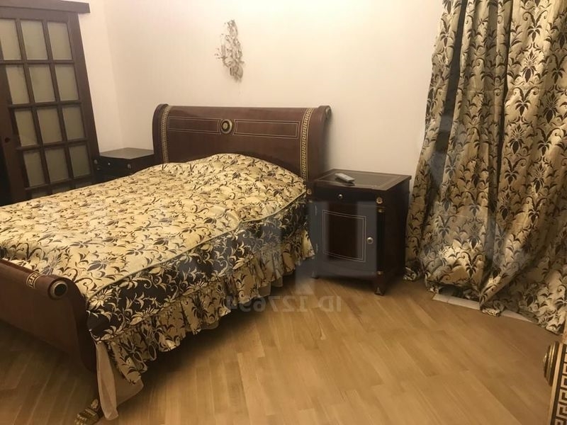 Продается замечательная 3-к квартира.