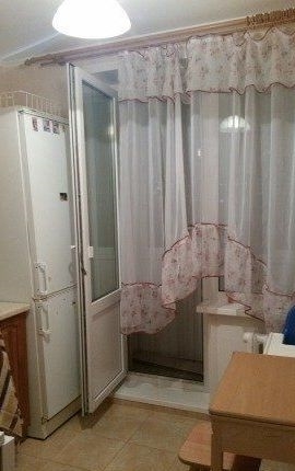Сдается уютная двухкомнатная квартира со свежим евроремонтом на длительный срок.